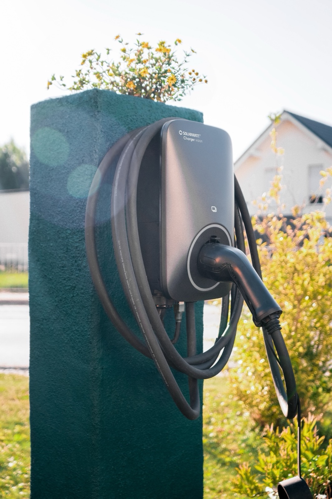SolarWatt wallbox aan een woning
